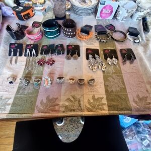 Costume Jewelry Lot Of 24. 8 Bracelets  8 Earrings. 8 Rings NEW Listing 8